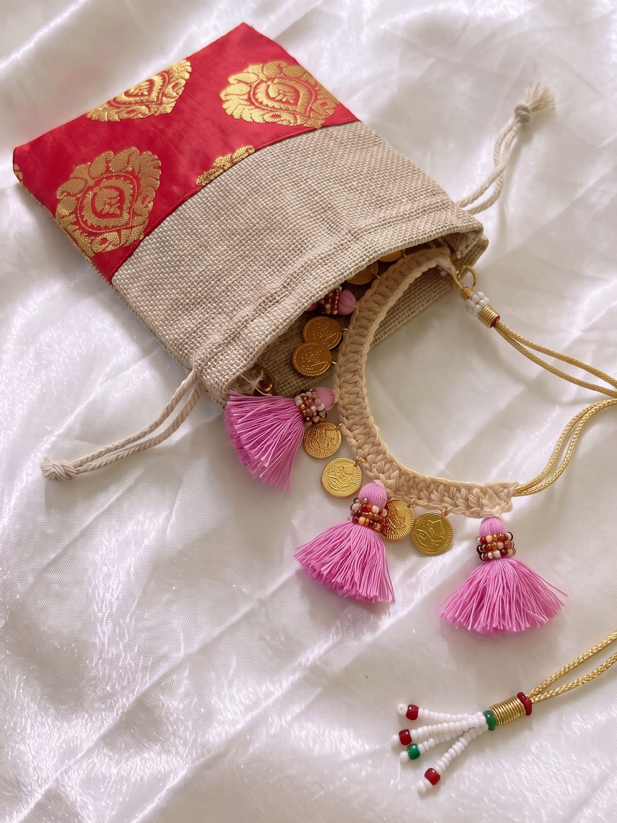 A snapshot of Little Carrot Handmade Corchet necklace