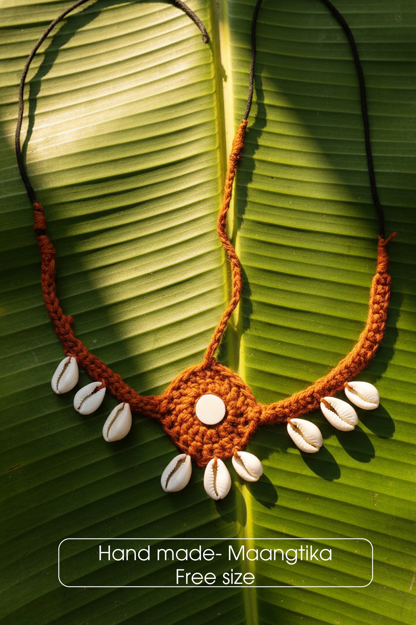 బాలికల కోసం లిటిల్ క్యారెట్ హ్యాండ్‌మేడ్ క్రోచెట్ కాయిన్ జ్యువెలరీ సెట్ - ఎర్తీ బ్రౌన్